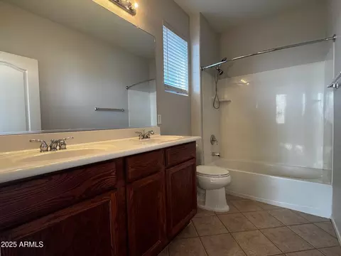Bath - 876 S Colonial Dr, Gilbert, AZ 85296 photo 1 of 2