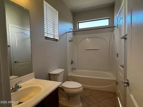 Bath - 876 S Colonial Dr, Gilbert, AZ 85296 photo 2 of 2
