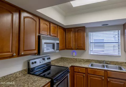 3330 W Danbury Dr #E203, Phoenix, AZ 85053
