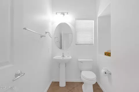 Bath - 3977 E Cat Balue Dr, Phoenix, AZ 85050 photo 1 of 4