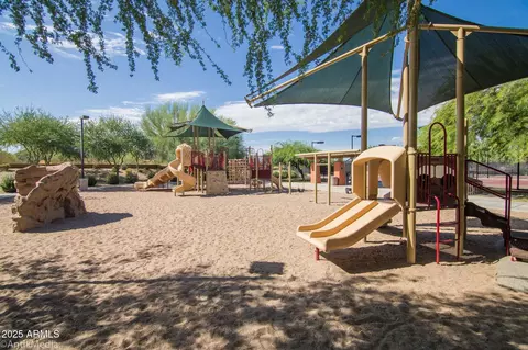 View/Area - 3977 E Cat Balue Dr, Phoenix, AZ 85050 photo 1 of 7