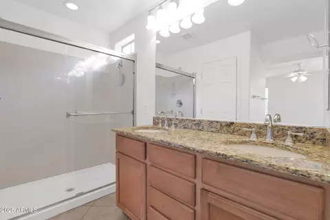 Bath - 3977 E Cat Balue Dr, Phoenix, AZ 85050 photo 3 of 4