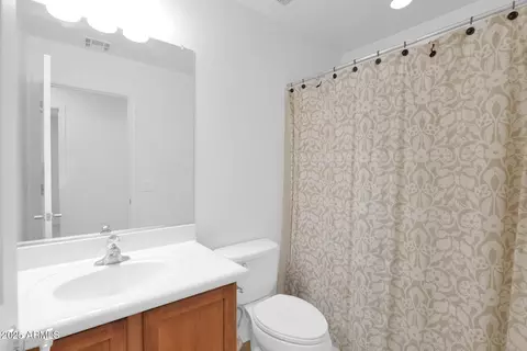Bath - 3977 E Cat Balue Dr, Phoenix, AZ 85050 photo 2 of 4