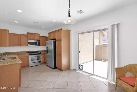 Kitchen - 3977 E Cat Balue Dr, Phoenix, AZ 85050 photo 1 of 6