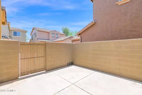 Exterior - 3977 E Cat Balue Dr, Phoenix, AZ 85050 photo 2 of 11