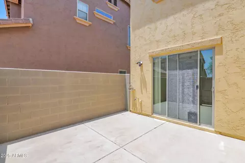 Exterior - 3977 E Cat Balue Dr, Phoenix, AZ 85050 photo 3 of 11