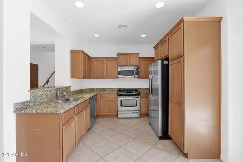Kitchen - 3977 E Cat Balue Dr, Phoenix, AZ 85050 photo 2 of 6