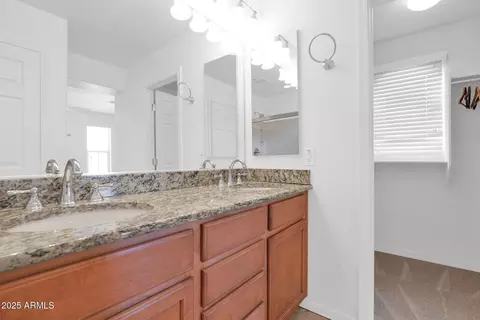 Bath - 3977 E Cat Balue Dr, Phoenix, AZ 85050 photo 4 of 4