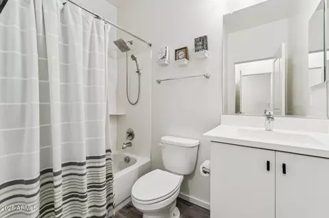 Bath - 2313 E Hidalgo Ave, Phoenix, AZ 85040 photo 1 of 2