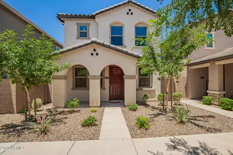 5812 W Illini St, Phoenix, AZ 85043