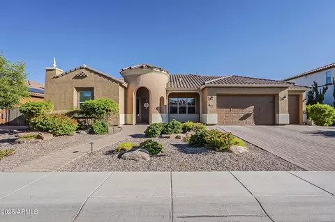 3925 Elmwood St, Mesa, AZ 85205