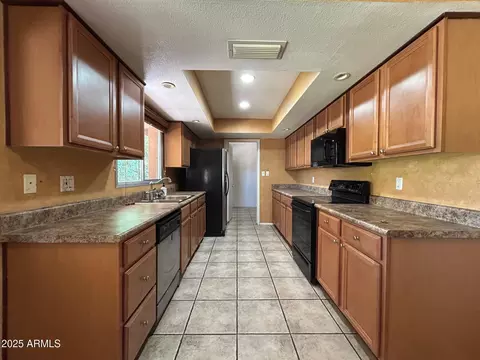 3740 E Mercer Ln, Phoenix, AZ 85028 photo 8