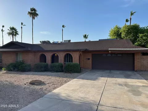 3740 E Mercer Ln, Phoenix, AZ 85028 photo 2