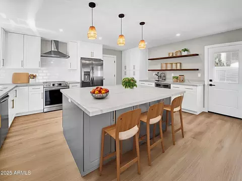 2801 E Sunnyside Dr, Phoenix, AZ 85028 photo 3