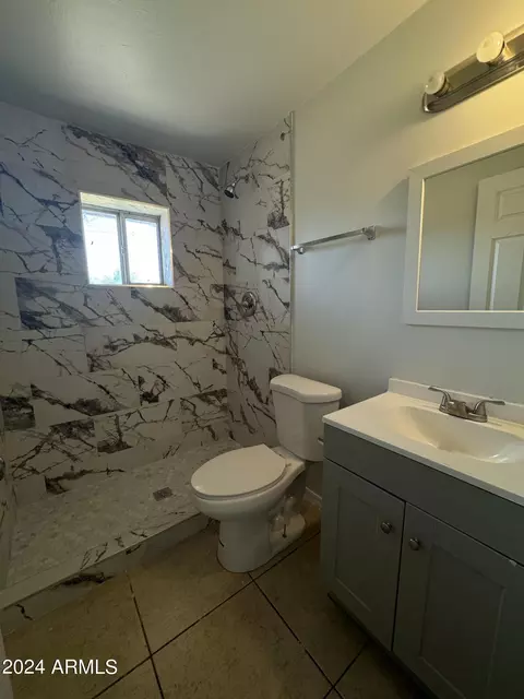 Bath - 2045 E Orange St, Tempe, AZ 85281 photo 1 of 3