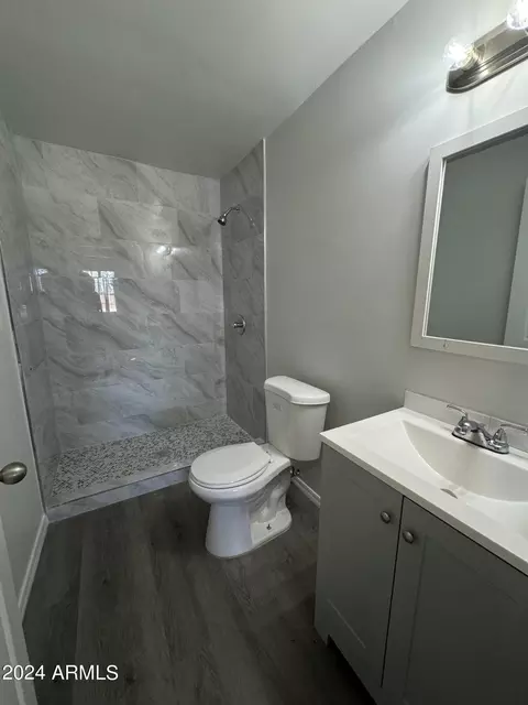 Bath - 2045 E Orange St, Tempe, AZ 85281 photo 2 of 3