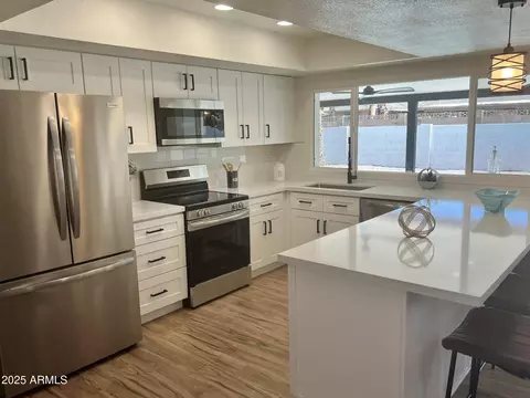 Kitchen - 1309 E Julie Dr, Tempe, AZ 85283 photo 4 of 7