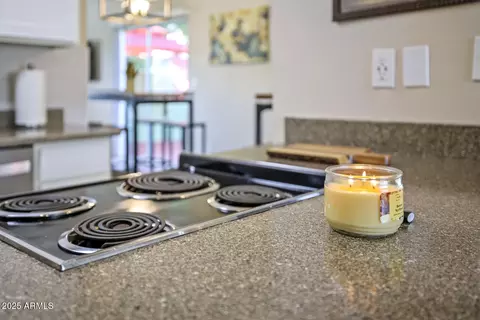 Kitchen - 735 E Cochise Dr, Phoenix, AZ 85020 photo 5 of 8
