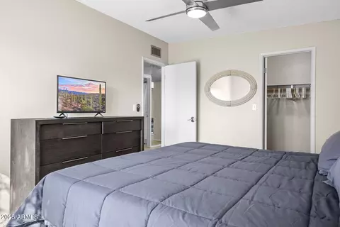 Bedroom - 735 E Cochise Dr, Phoenix, AZ 85020 photo 15 of 16