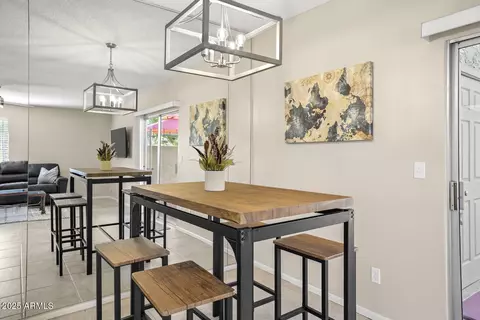 Dining - 735 E Cochise Dr, Phoenix, AZ 85020 photo 2 of 8