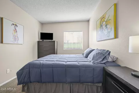 Bedroom - 735 E Cochise Dr, Phoenix, AZ 85020 photo 3 of 16