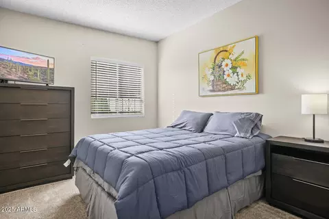 Bedroom - 735 E Cochise Dr, Phoenix, AZ 85020 photo 2 of 16