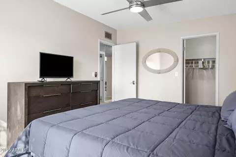 Bedroom - 735 E Cochise Dr, Phoenix, AZ 85020 photo 14 of 16