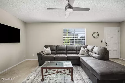 Living - 735 E Cochise Dr, Phoenix, AZ 85020 photo 8 of 9