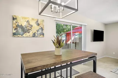 Dining - 735 E Cochise Dr, Phoenix, AZ 85020 photo 5 of 8