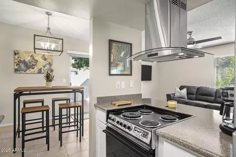 Kitchen - 735 E Cochise Dr, Phoenix, AZ 85020 photo 4 of 8