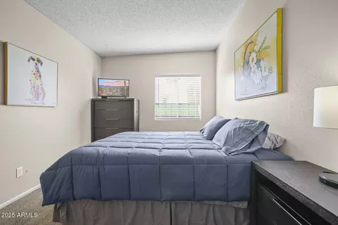 Bedroom - 735 E Cochise Dr, Phoenix, AZ 85020 photo 4 of 16
