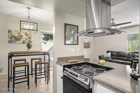 Kitchen - 735 E Cochise Dr, Phoenix, AZ 85020 photo 3 of 8