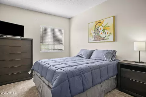 Bedroom - 735 E Cochise Dr, Phoenix, AZ 85020 photo 1 of 16