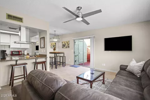 Living - 735 E Cochise Dr, Phoenix, AZ 85020 photo 1 of 9