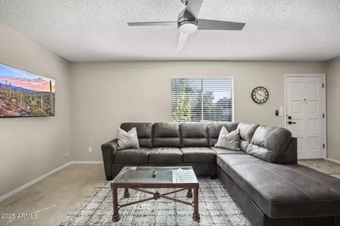 Living - 735 E Cochise Dr, Phoenix, AZ 85020 photo 9 of 9