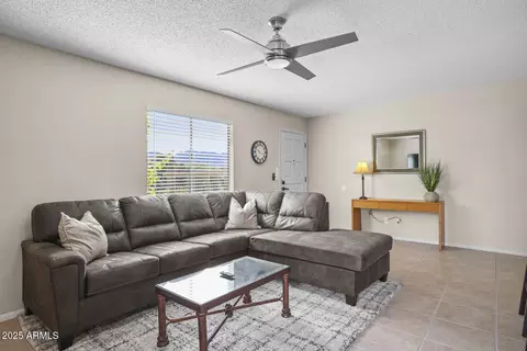 Living - 735 E Cochise Dr, Phoenix, AZ 85020 photo 5 of 9