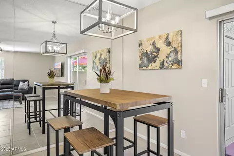 Dining - 735 E Cochise Dr, Phoenix, AZ 85020 photo 3 of 8