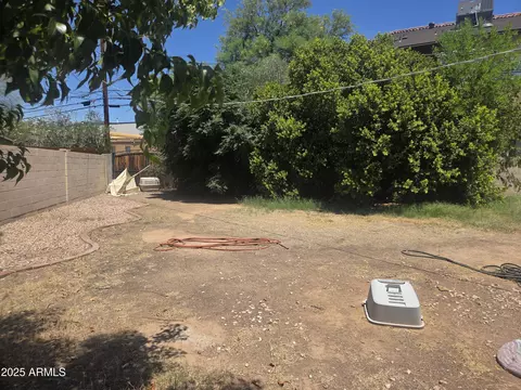 Exterior - 4030 N 33rd Pl, Phoenix, AZ 85018 photo 5 of 7