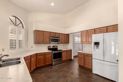 608 E Stonebridge Dr, Gilbert, AZ 85234 photo 4