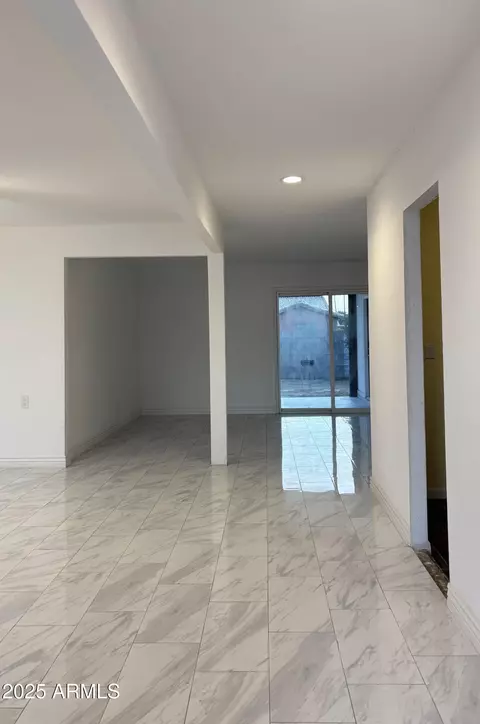 Entry Way - 4810 N 69th Dr, Phoenix, AZ 85033 photo 1 of 3