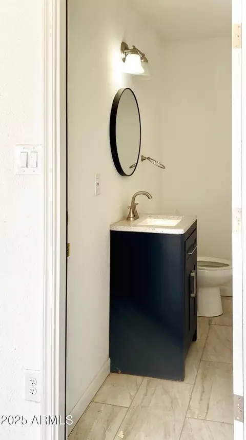 Bath - 4810 N 69th Dr, Phoenix, AZ 85033 photo 3 of 9
