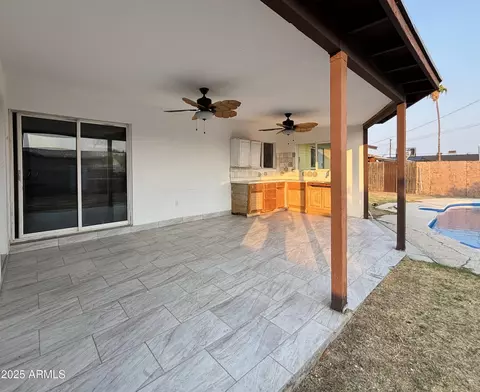 Exterior - 4810 N 69th Dr, Phoenix, AZ 85033 photo 5 of 5
