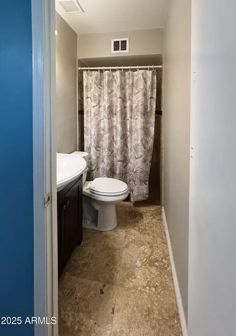 Bath - 4810 N 69th Dr, Phoenix, AZ 85033 photo 5 of 9