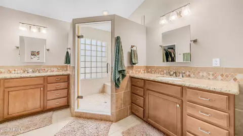 Bath - 116 E Mountain Sky Ave, Phoenix, AZ 85048 photo 2 of 5