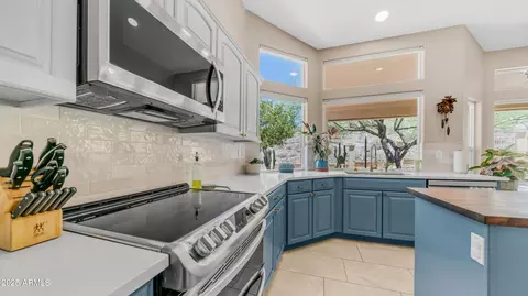Kitchen - 116 E Mountain Sky Ave, Phoenix, AZ 85048 photo 6 of 7