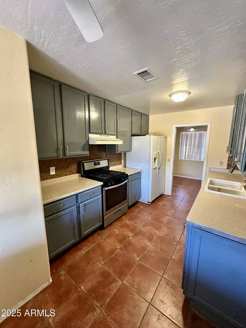 Kitchen - 3211 W Campbell Ave, Phoenix, AZ 85017 photo 2 of 4