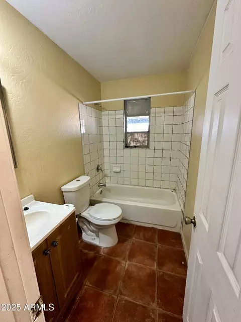 Bath - 3211 W Campbell Ave, Phoenix, AZ 85017 photo 1 of 2