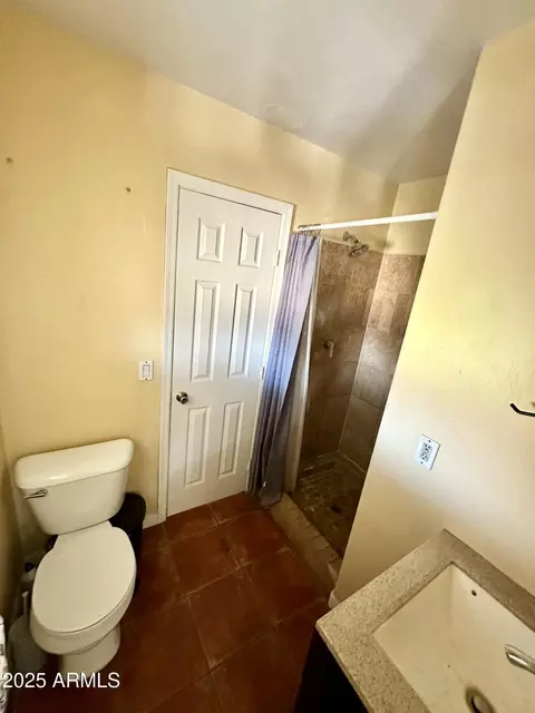 Bath - 3211 W Campbell Ave, Phoenix, AZ 85017 photo 2 of 2
