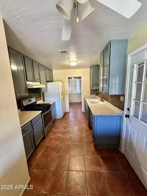 Kitchen - 3211 W Campbell Ave, Phoenix, AZ 85017 photo 1 of 4