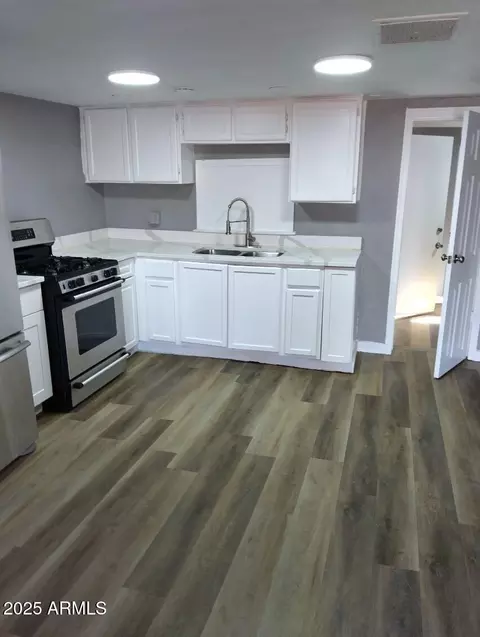 Kitchen - 1217 E Hess Ave, Phoenix, AZ 85034 photo 1 of 2